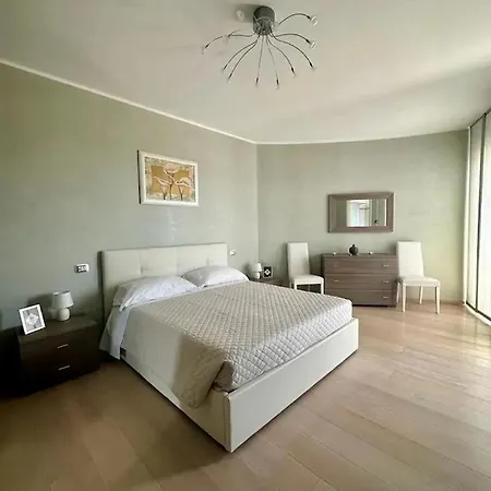 Sigis House - Independent Sea View דירה פיומיצ'ינו