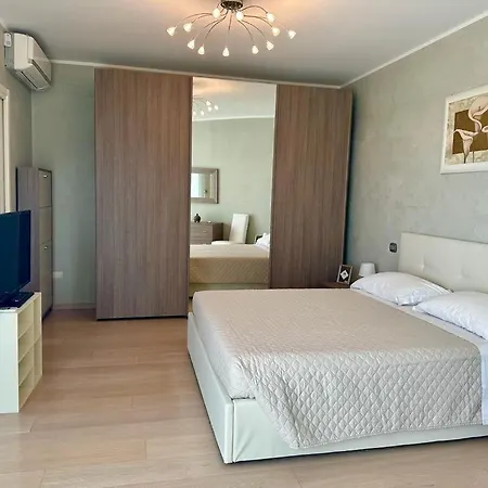 Sigis House - Independent Sea View פיומיצ'ינו