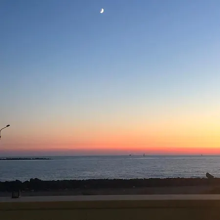 Sigis House - Independent Sea View דירה *