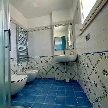 Sigis House - Independent Sea View דירה *